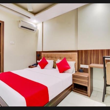 Hotel Emerald Near T2 International Airport Mumbai Exterior photo