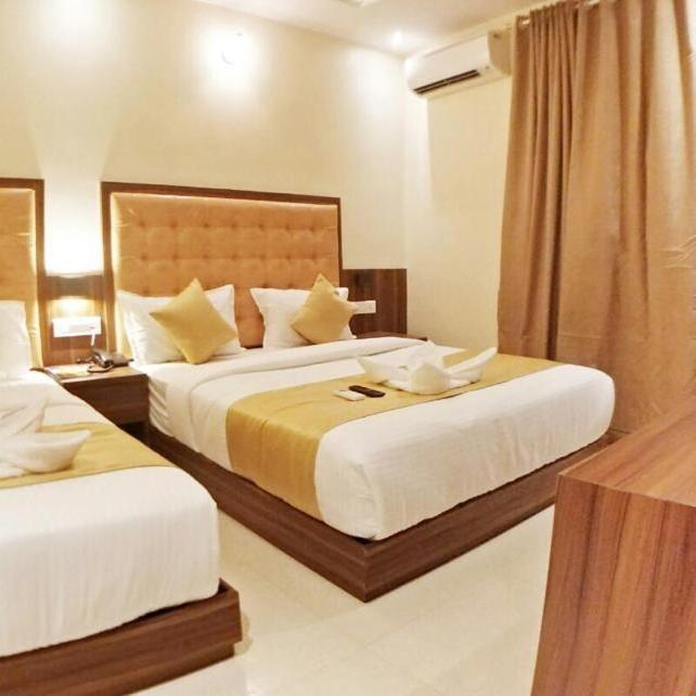 Hotel Emerald Near T2 International Airport Mumbai Exterior photo