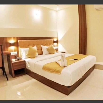 Hotel Emerald Near T2 International Airport Mumbai Exterior photo