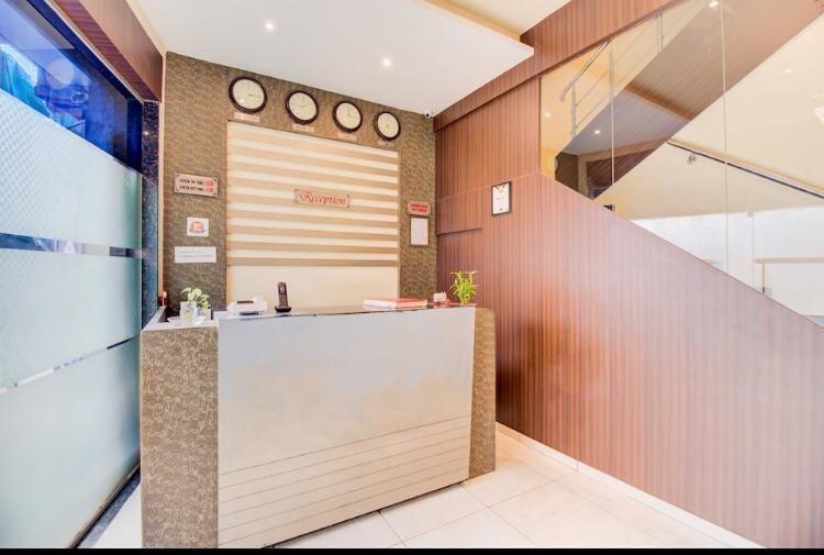 Hotel Emerald Near T2 International Airport Mumbai Exterior photo